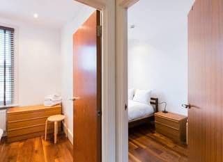 3BR Apartment in Great Swiss Cottage Location - Photo 8
