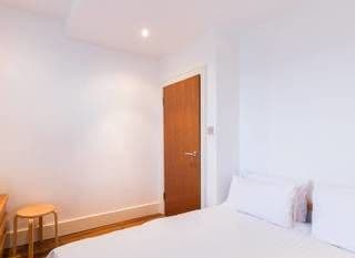 3BR Apartment in Great Swiss Cottage Location - Photo 10