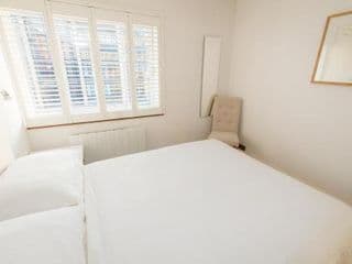 Sublime 1 bed flat with Thames view - Photo 22
