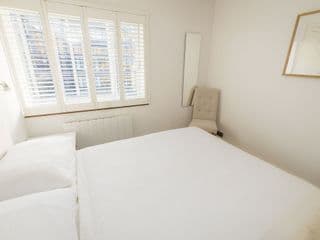 Sublime 1 bed flat with Thames view - Photo 4