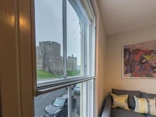 Central Windsor Apartment Facing the Castle - Photo 22