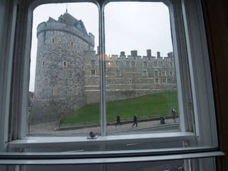 Central Windsor Apartment Facing the Castle - Photo 7