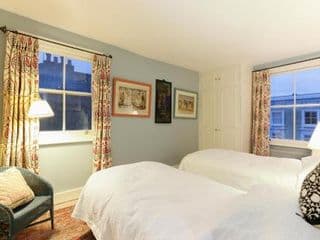 Attractive Chelsea apartment sleeps 4 - Photo 14