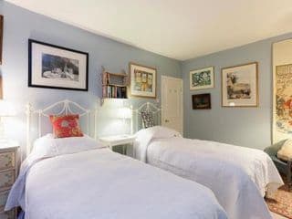 Attractive Chelsea apartment sleeps 4 - Photo 15