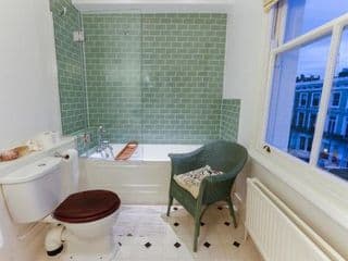 Attractive Chelsea apartment sleeps 4 - Photo 17