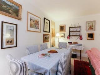 Attractive Chelsea apartment sleeps 4 - Photo 6