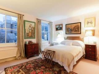 Attractive Chelsea apartment sleeps 4 - Photo 10