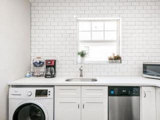 Stylish OneBedroom in Popular Virginia Highland - Photo 13
