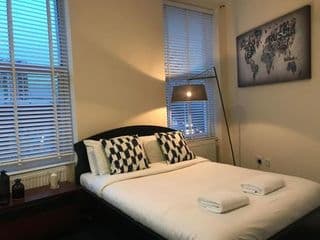 City Chic - King's Cross Apartments - Photo 2