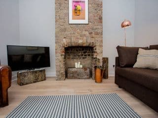 5 Bedroom House in East London - Photo 14