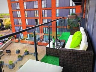 Latitude Chinatown Central Apartment - Photo 5