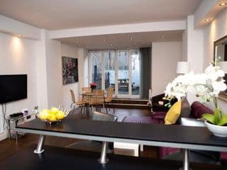 Apt 1, Trafalgar Square (1st Floor)