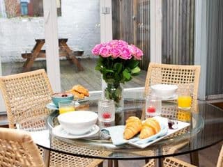 Apt 1, Trafalgar Square (1st Floor) - Photo 4