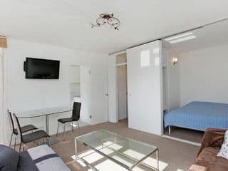 Central apartment 5 mins Putney tube station - Photo 22