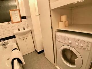 Central apartment 5 mins Putney tube station - Photo 9