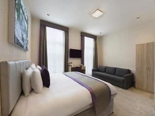 OYO Townhouse 30 Sussex Hotel