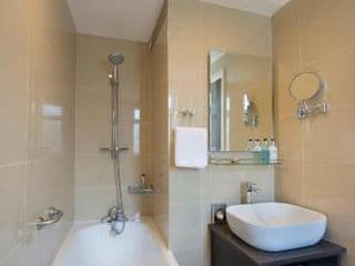 OYO Townhouse 30 Sussex Hotel - Photo 15