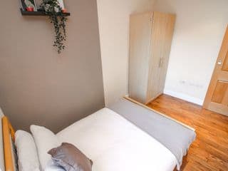 City view flat @ Liverpool st. - Photo 3