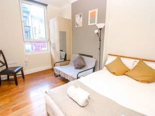 City view flat @ Liverpool st. - Photo 5