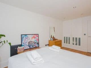 Trendy East London Apartment near Shoreditch - Photo 3