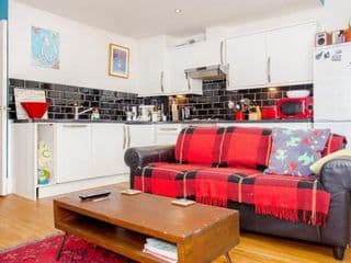 Trendy East London Apartment near Shoreditch - Photo 8