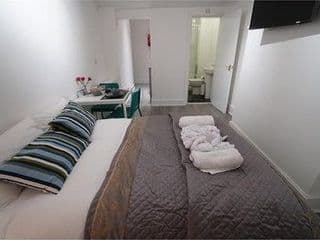 London Queens Apartments - Photo 12