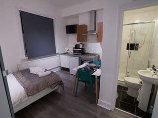 London Queens Apartments - Photo 14