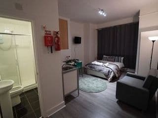 London Queens Apartments - Photo 19