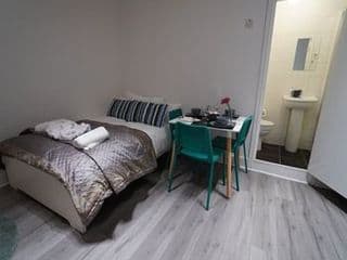 London Queens Apartments - Photo 20