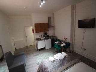 London Queens Apartments - Photo 22