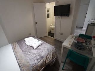 London Queens Apartments - Photo 24