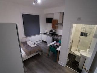 London Queens Apartments - Photo 4