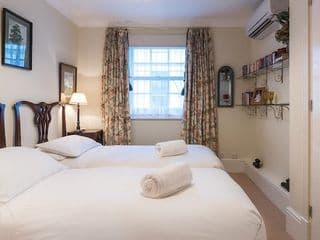 A Place Like Home - Elegant Apartment near Green Park - Photo 2