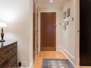 A Place Like Home - Elegant Apartment near Green Park - Photo 4