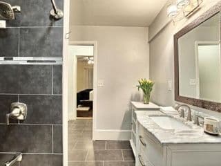 Relaxing, Comfortable, Private Bedroom - Photo 12