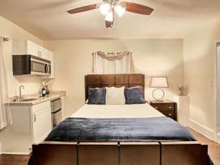 Relaxing, Comfortable, Private Bedroom - Photo 5