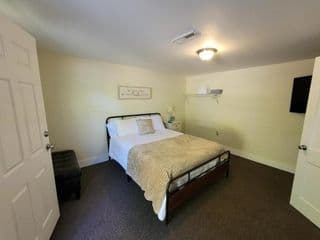 Relaxing, Comfortable, Private Bedroom - Photo 9