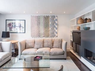 The Colouring Book Apartment - Photo 21