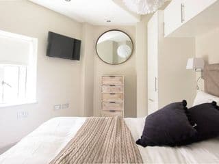The Soho Loft - Elegant & Modern 1BDR - Photo 13