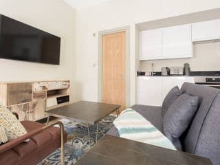 The Soho Loft - Elegant & Modern 1BDR - Photo 9