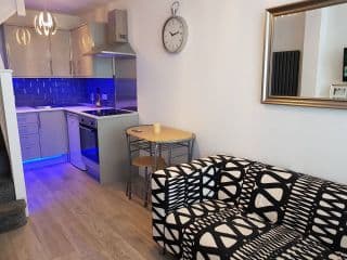 Webb place 2 bedroom apartment ! - Photo 2