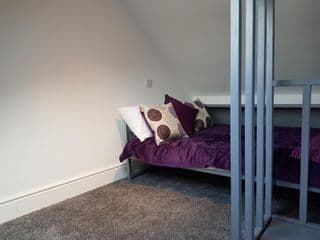 Webb place 2 bedroom apartment ! - Photo 14