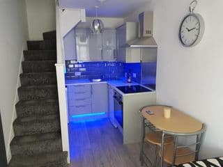 Webb place 2 bedroom apartment ! - Photo 10