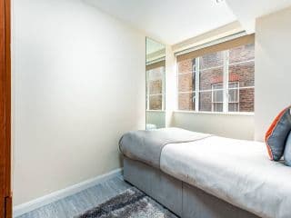 Roland House - Photo 2