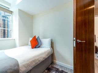 Roland House - Photo 16