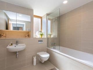 1 Bedroom Stylish Apartment near Regents Park FREE WIFI & AIRCON by City Stay London - Photo 17