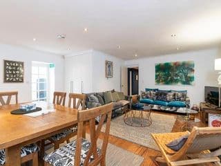 Lovely 2 bedroom flat in Chelsea, sleeps 4