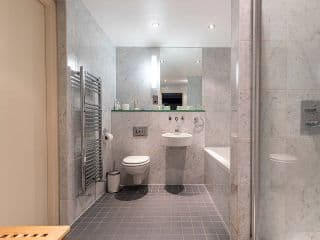 Lovely 2 bedroom flat in Chelsea, sleeps 4 - Photo 13