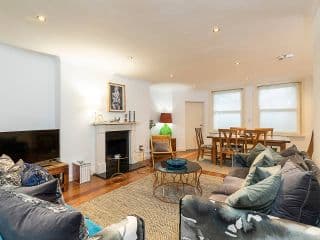 Lovely 2 bedroom flat in Chelsea, sleeps 4 - Photo 4