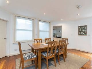 Lovely 2 bedroom flat in Chelsea, sleeps 4 - Photo 5